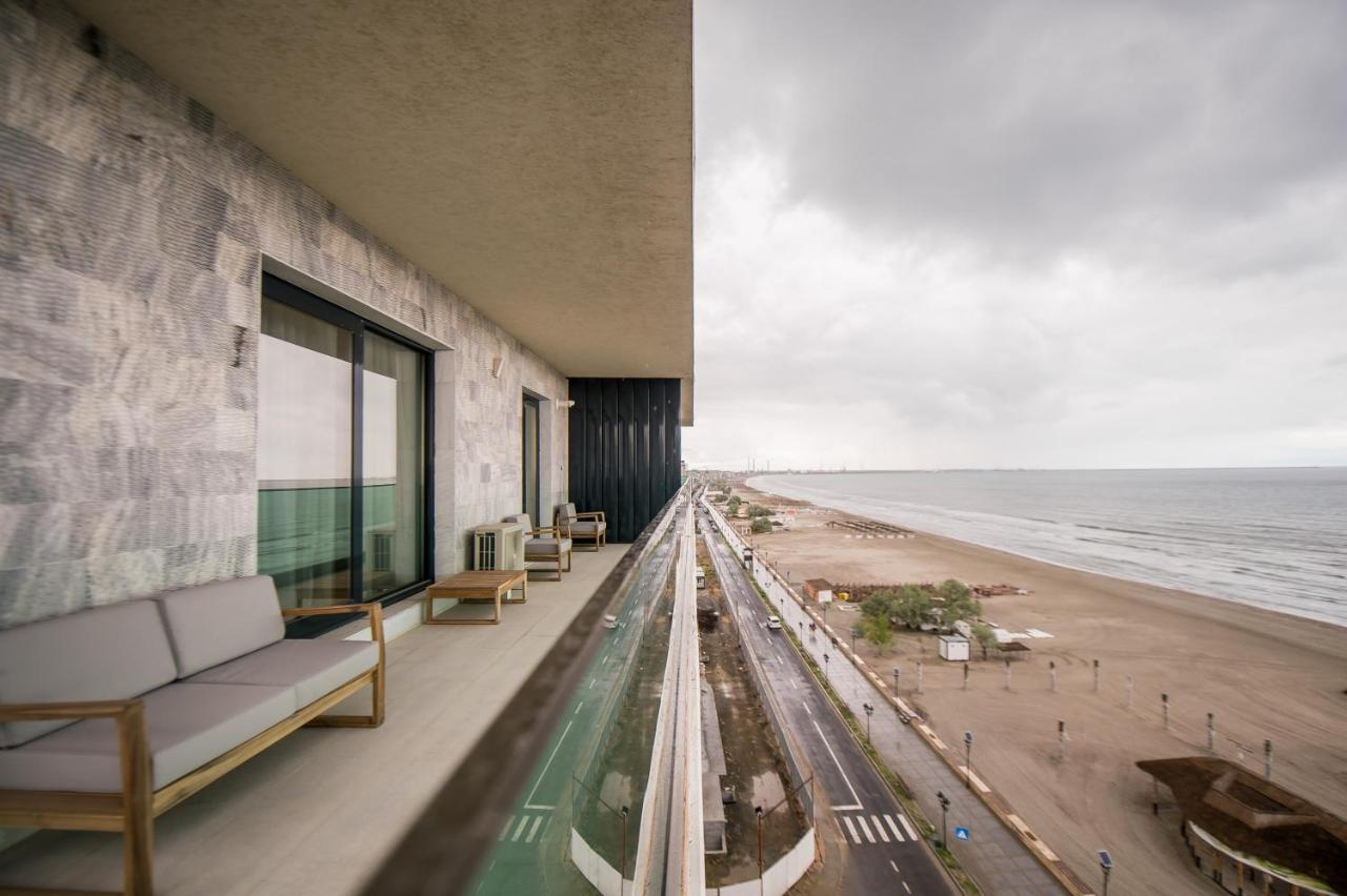 Luxury Promenada Apartment - Frontal Beachfront Mamaia Nord นาโวดาริ ภายนอก รูปภาพ