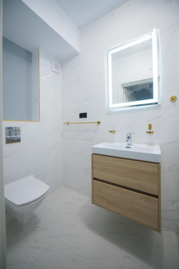 Luxury Promenada Apartment - Frontal Beachfront Mamaia Nord นาโวดาริ ภายนอก รูปภาพ