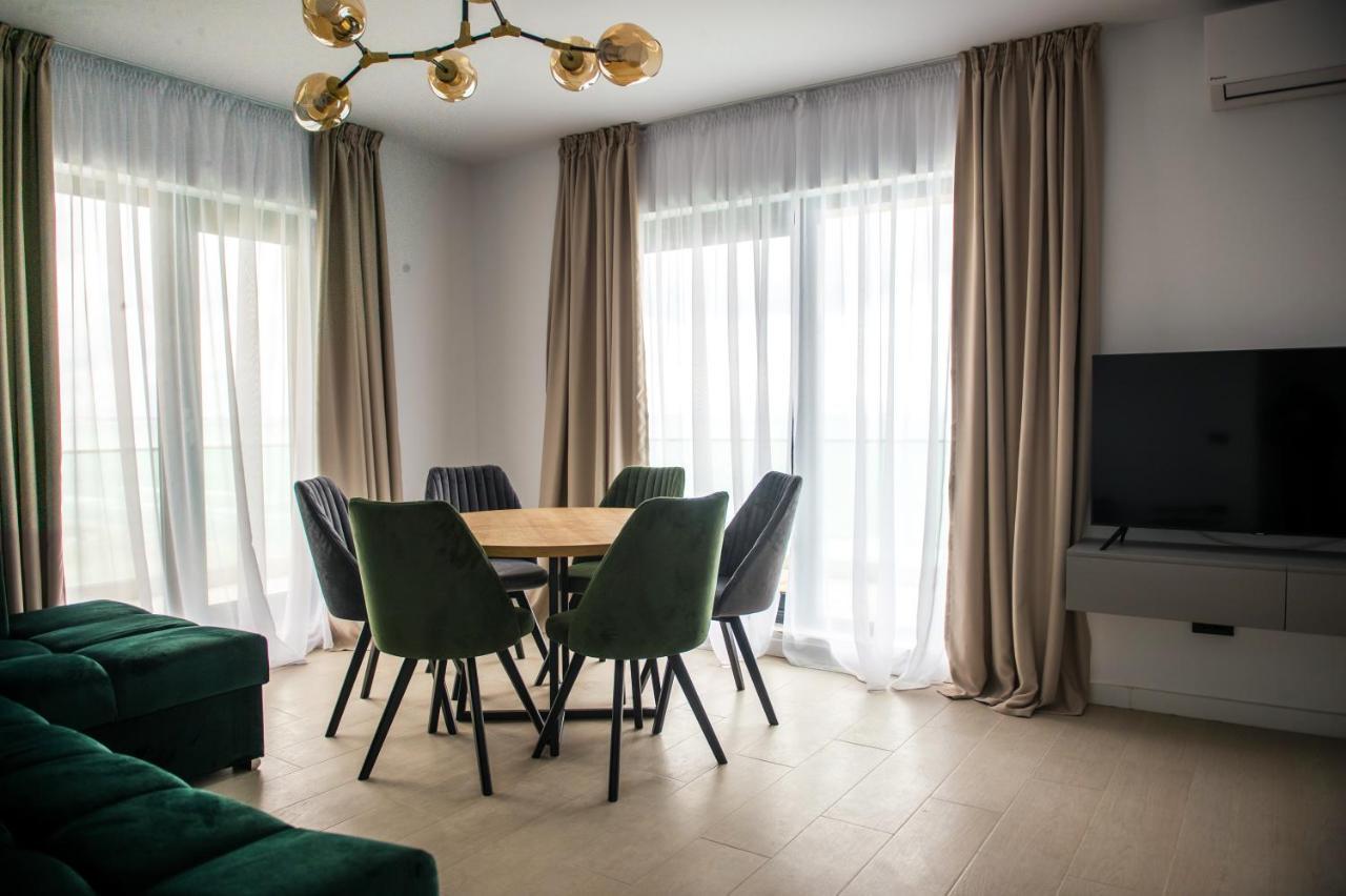 Luxury Promenada Apartment - Frontal Beachfront Mamaia Nord นาโวดาริ ภายนอก รูปภาพ
