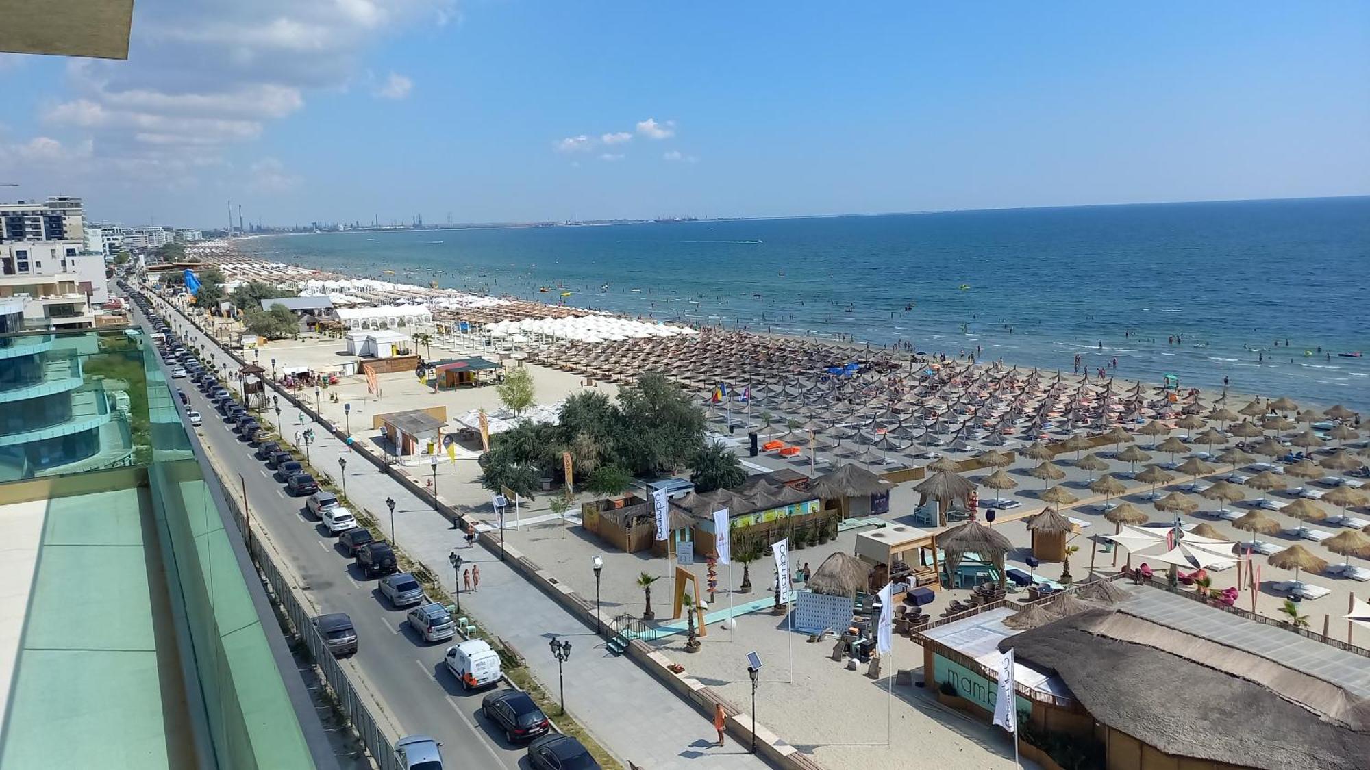 Luxury Promenada Apartment - Frontal Beachfront Mamaia Nord นาโวดาริ ภายนอก รูปภาพ